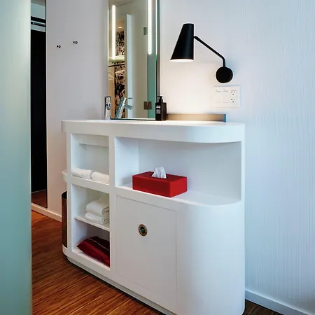 Citizenm Amsterdam Airport Schiphol Hotel 4*