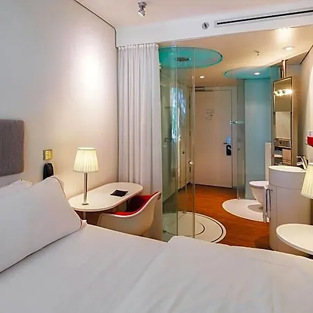 Citizenm