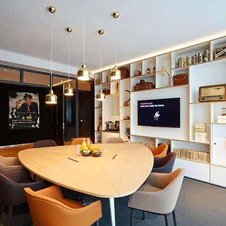 Citizenm Schiphol Airport Hotel 4*