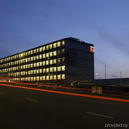 Citizenm Schiphol Airport Hotel 4*