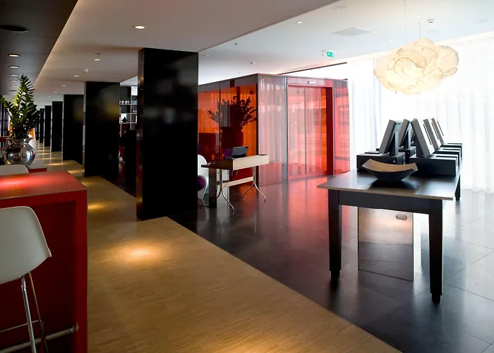 Citizenm Schiphol Airport Hotel 4*