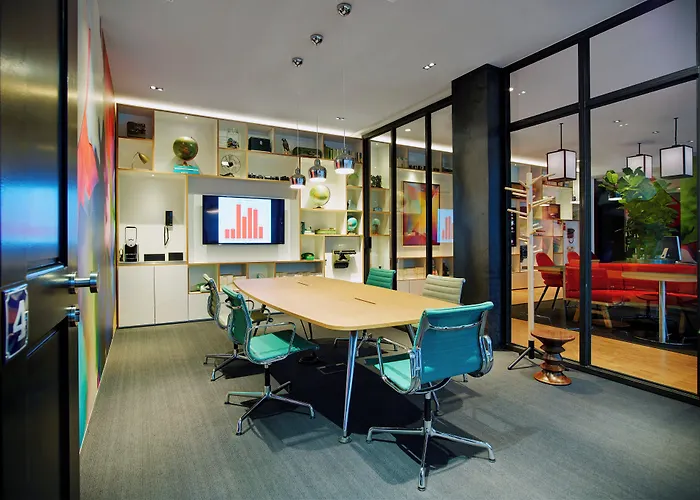 Citizenm Schiphol Airport Hotel 4*